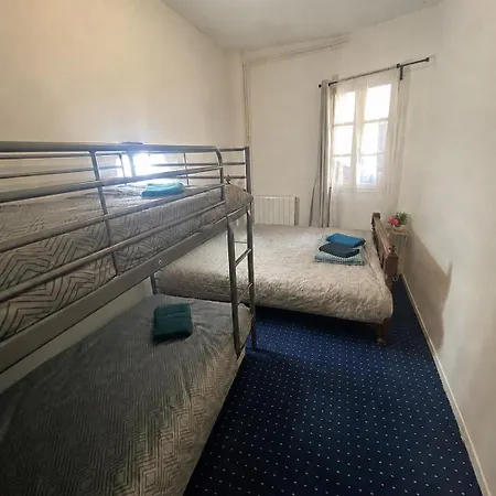 Guest house Chambre Interieure De 4 Avec Salle De Bain Privee Centre Lourdes *